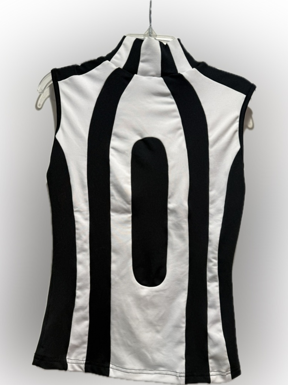 Basbleu optical illusion snatched mock neck tank S